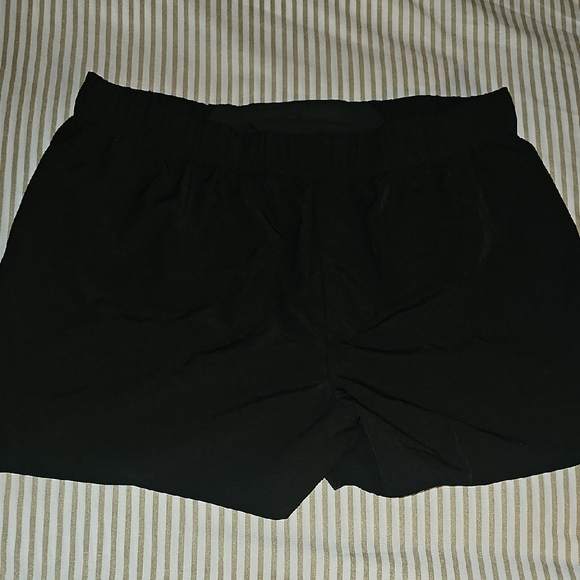 H&M Black Athletic Men's Shorts - Picture 1 of 5